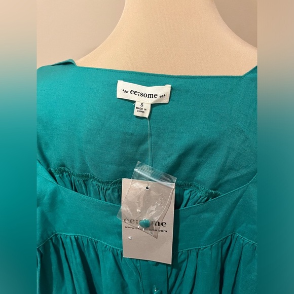 NWT Green Cropped Gathered Blouse w/ Fabric Buttons & Square Neckline, Small - Picture 8 of 8